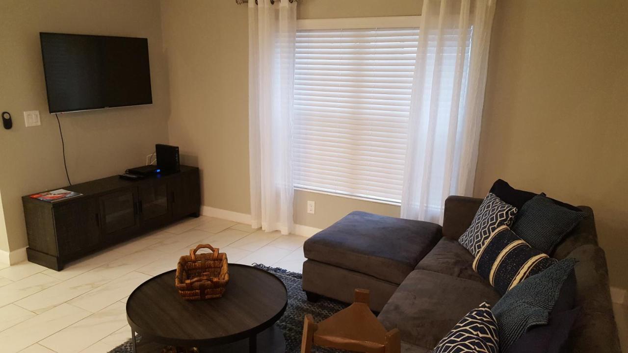 4 Bedroom Private Lakefront Town At Storey Near World Parks Appartement *