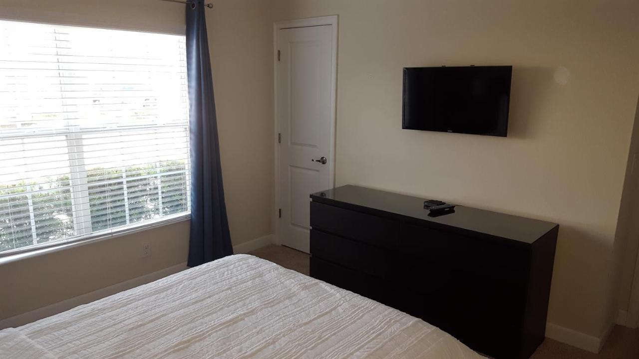 4 Bedroom Private Lakefront Town At Storey Near World Parks Appartement