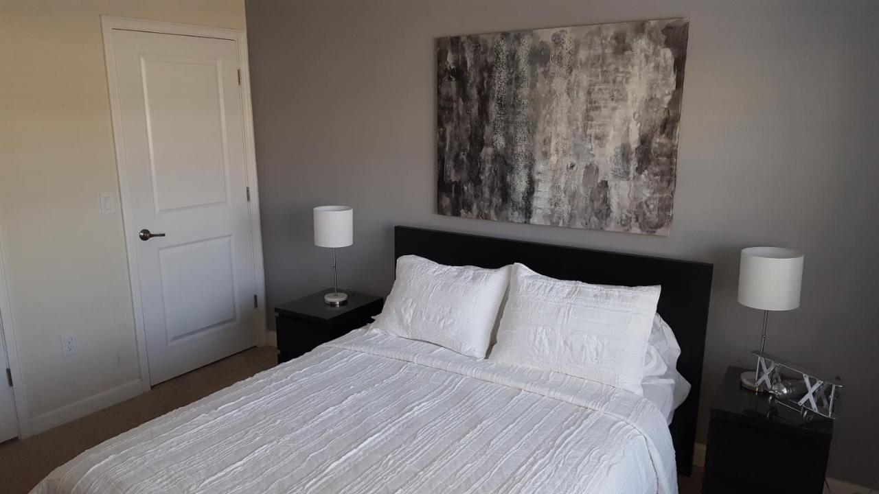 4 Bedroom Private Lakefront Town At Storey Near World Parks Appartement *